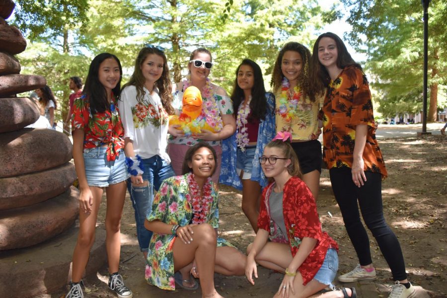 Juniors met Stay Afloat Day with excitement as they ate lunch in the courtyard.