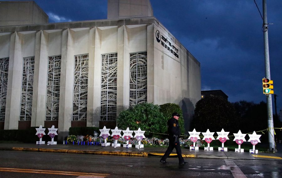 A+memorial+in+Pittsburgh+at+the+Tree+of+Life+synagogue.