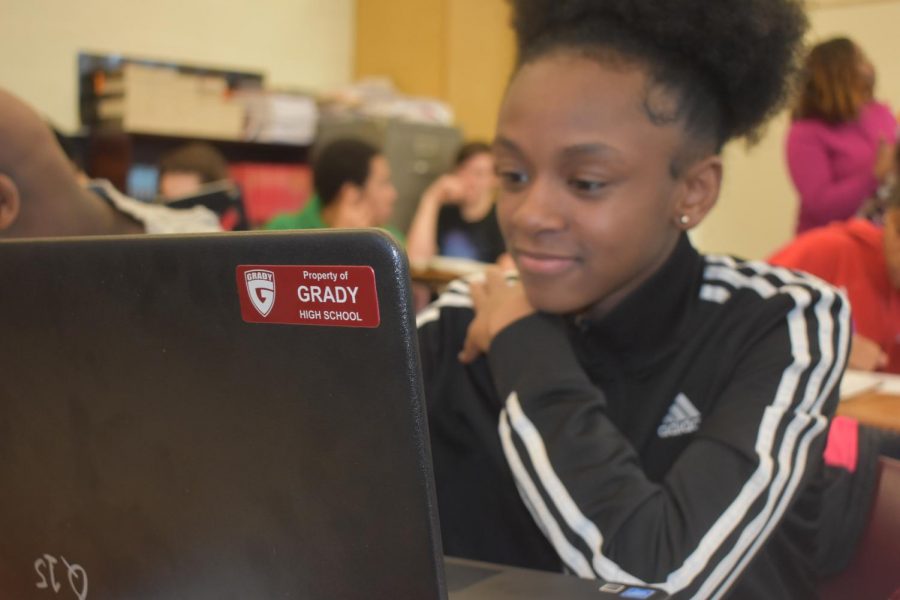 Sophomores+in+Brooke+Ramey%27s+literature+class+use+the+new+touchscreen+laptops+purchased+with+donations+by+the+Grady+Foundation.+