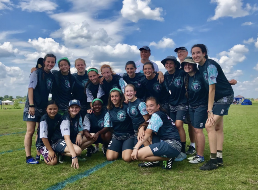 TEAM UP: The U17 girls rATLers pose for team picture at the US Open Club Championship after beating Boston Ultimate Disc Alliance.  Following this game, the rATLers played in the semi-finals against D.C. Force.