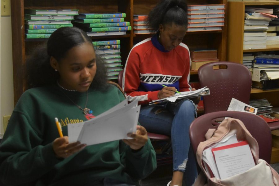Sophomore Kyla Pate and classmates work on a French assignment. Many of the French students participate in French club to further their experience. 