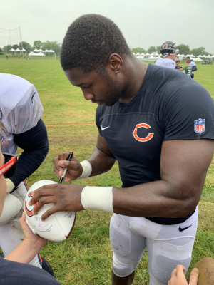 Chicago Bears linebacker Roquan Smith signs Simons football. Smiths autograph can go for $129.