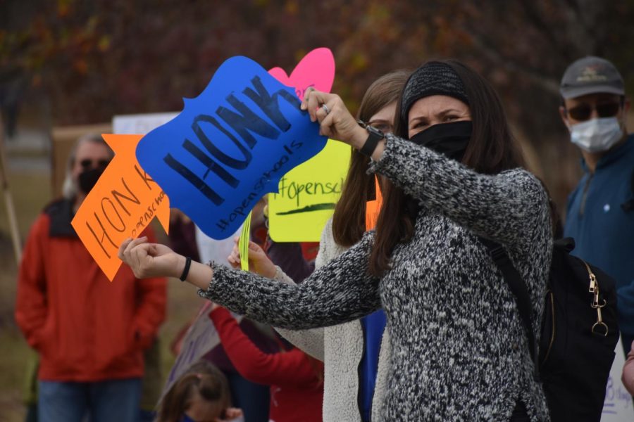As protesters lined the sidewalks of 10th street, drivers passing by honked in agreement with sending kids back to school. The goal of protesters was to bring to the attention of school boards the urgent need to give families a choice to go back to school in person.