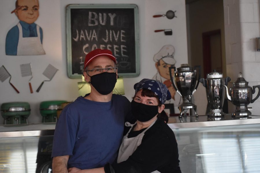 Java+Jive+owners+Shira+Levetan+and+Steven+Horwitz+have+served+breakfast+food+and+fresh+brewed+coffee+to+the+community+for+over+25+years.