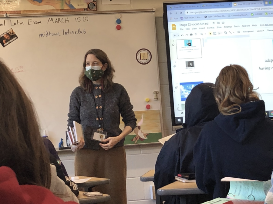 Latin teacher Amy Leonard reviews English derivatives for Latin vocabulary terms. Leonard's teaching of derivatives helps introduce students to the language. 