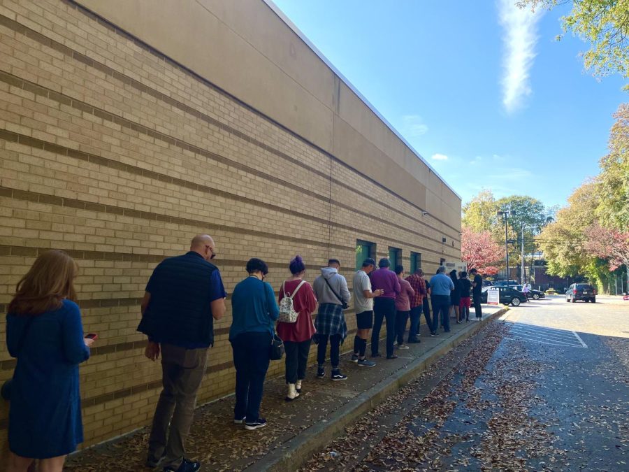 Fulton+County+residents+wait+in+line+to+cast+their+early+voting+ballots+at+the+Fulton+County+Library+on+Nov.+1.+