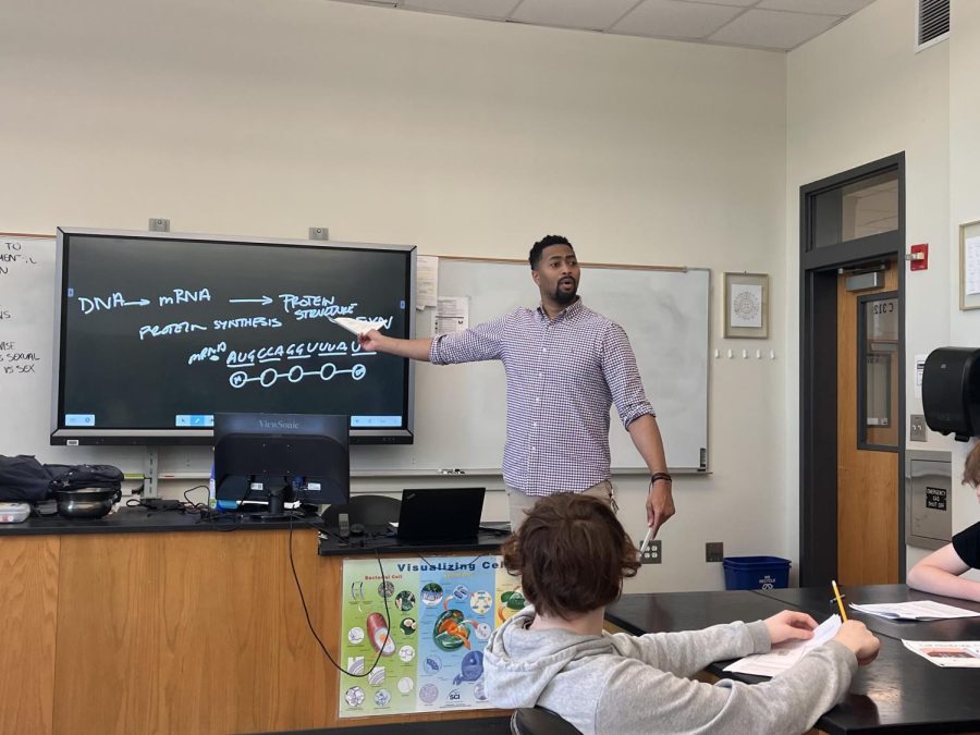 Science teacher Roderick Hill instructs freshman biology class in preparation for unit exam, which will be the only grade for their last unit under this new system. 