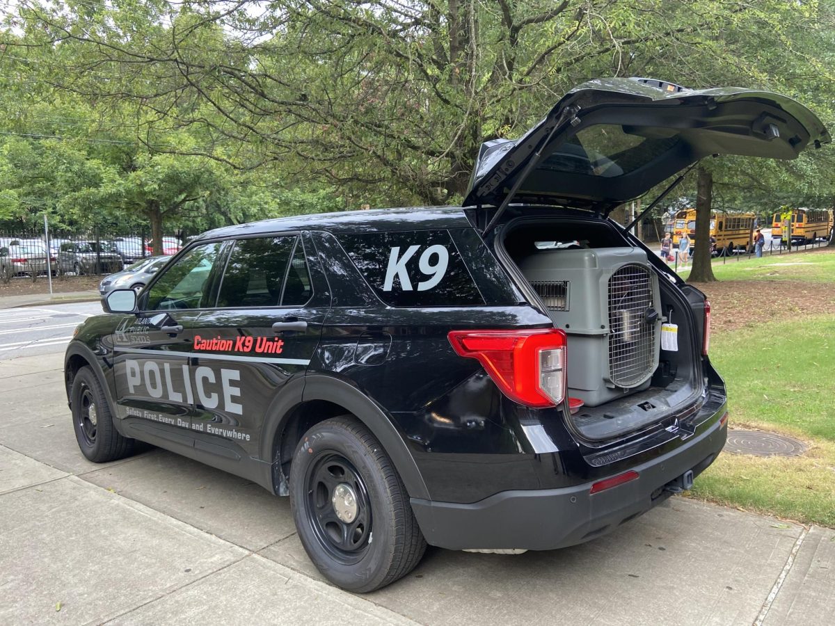 An+APSPD+K-9+unit+parks+outside+of+Midtown+during+student+arrival+the+day+after+the+bomb+threat+call.+As+a+precautionary+measure%2C+Dr.+Bockman+ordered+K-9+units+to+remain+on+campus+during+arrival+and+throughout+the+day+following+the+call.