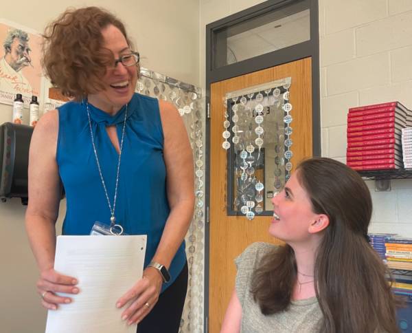 AP Capstone teacher Lisa Boyd helps Sophomore Jamie Drake with an AP Seminar assignment.