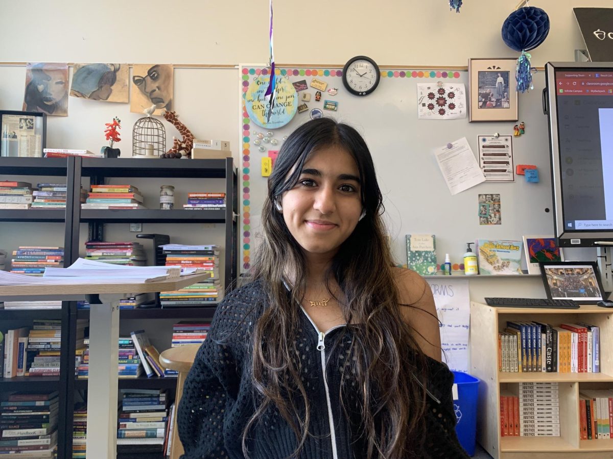 Junior Saakhi Kaurs enthusiasm lights up the AP Research classroom.