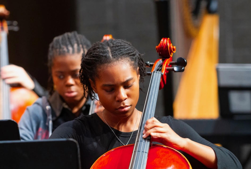 Sophomore Lydia Berry plays at a Metropolitan Youth Symphony Orchestra (MYSO) concert.