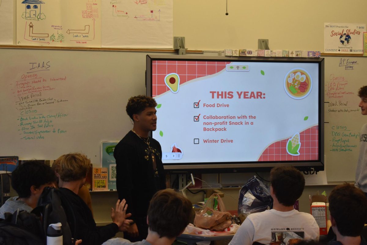 FIGHTING HUNGER: Zero-Hunger Club co-founder Jesus Santana-Estrada discusses the club's initiatives during
their third meeting on Jan. 9. The club has recieved high attendence at its meetings and service projects.