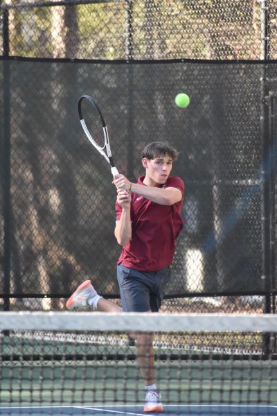 Senior Luca Geissler-Norseng hits a backhand shot against the Westminster
Wildcats on March 25. The boys tennis team lost the match 5-0. The Knights also fell to Westminster during the semifinals of the 4A state playoffs.