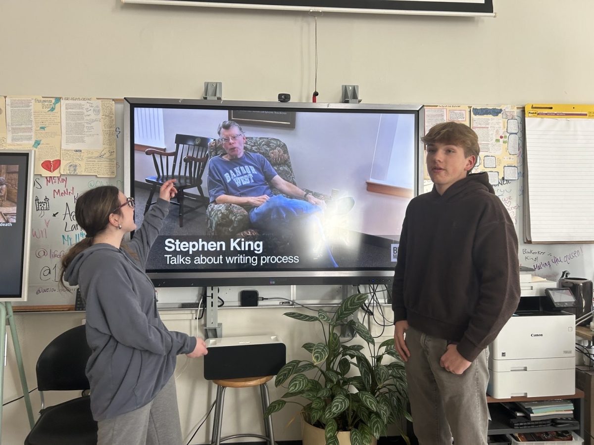 WRITERS' WORKSHOP: Founders Lois Goldman (left) and Colin Kovac (right) lead the Creative Writing Club’s third meeting on Feb. 5, guiding members in a discussion about Stephen King’s writing process.